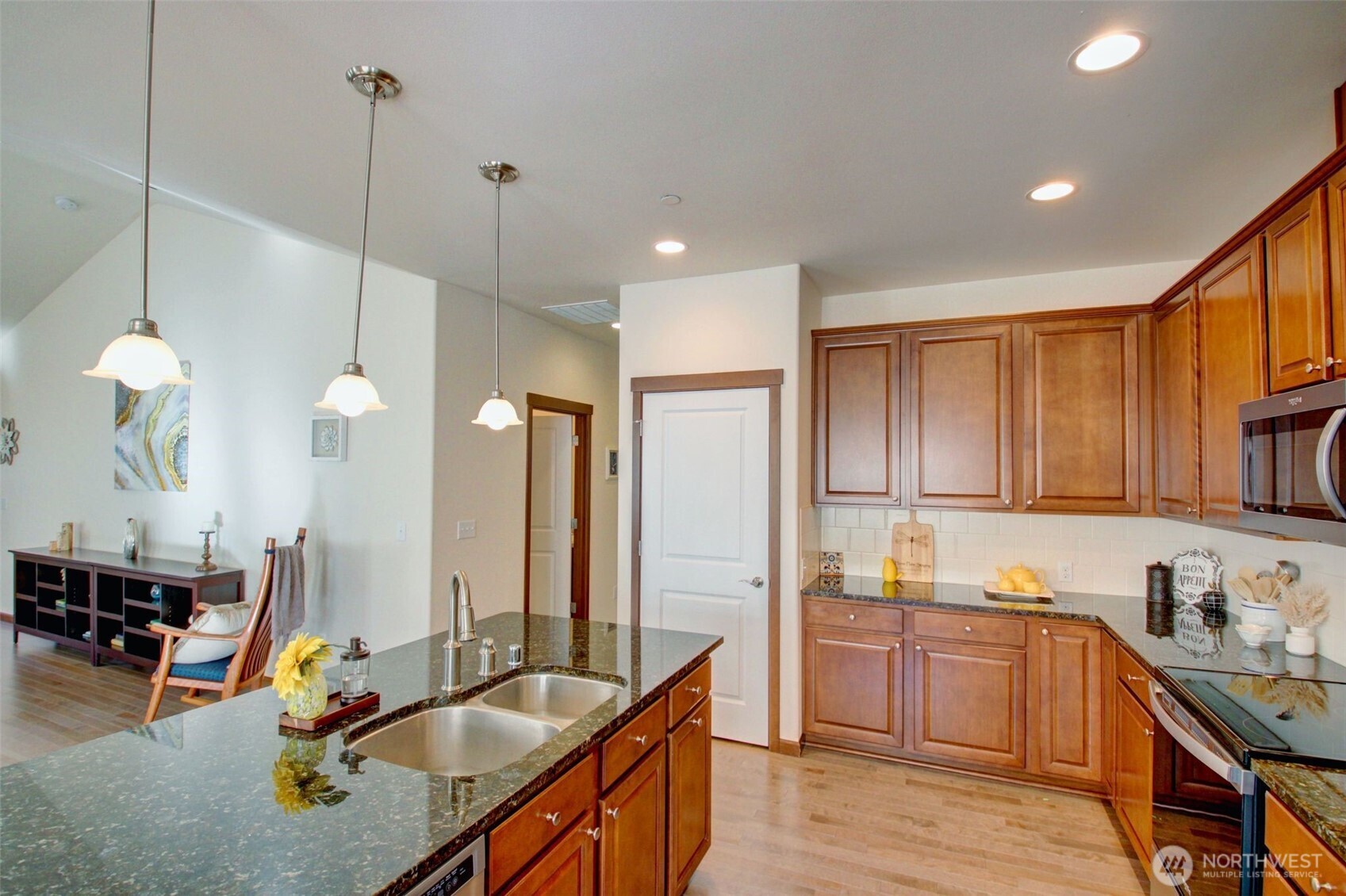 1990 Fraser Avenue , Mount Vernon, WA 98274