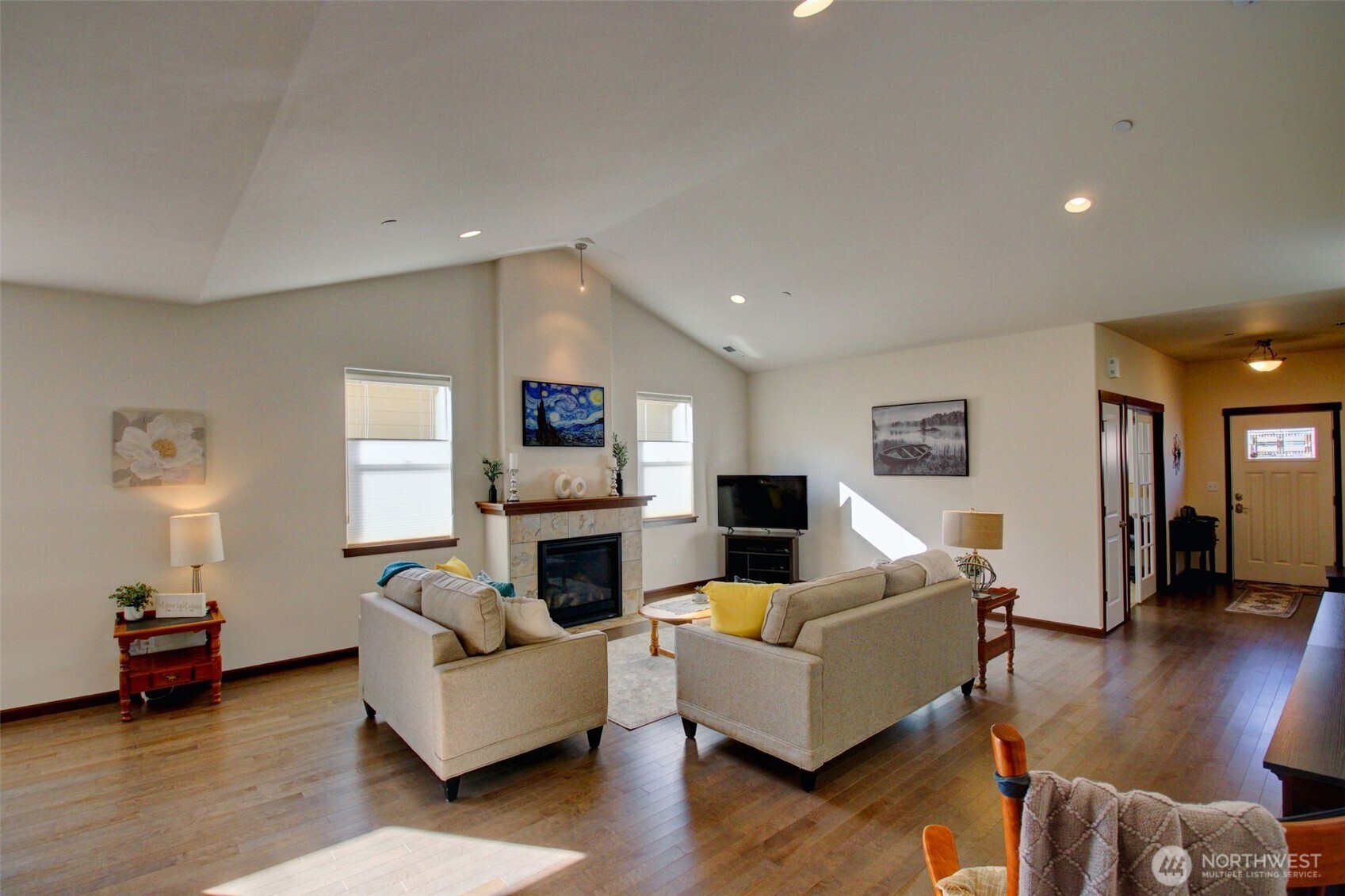 1990 Fraser Avenue , Mount Vernon, WA 98274