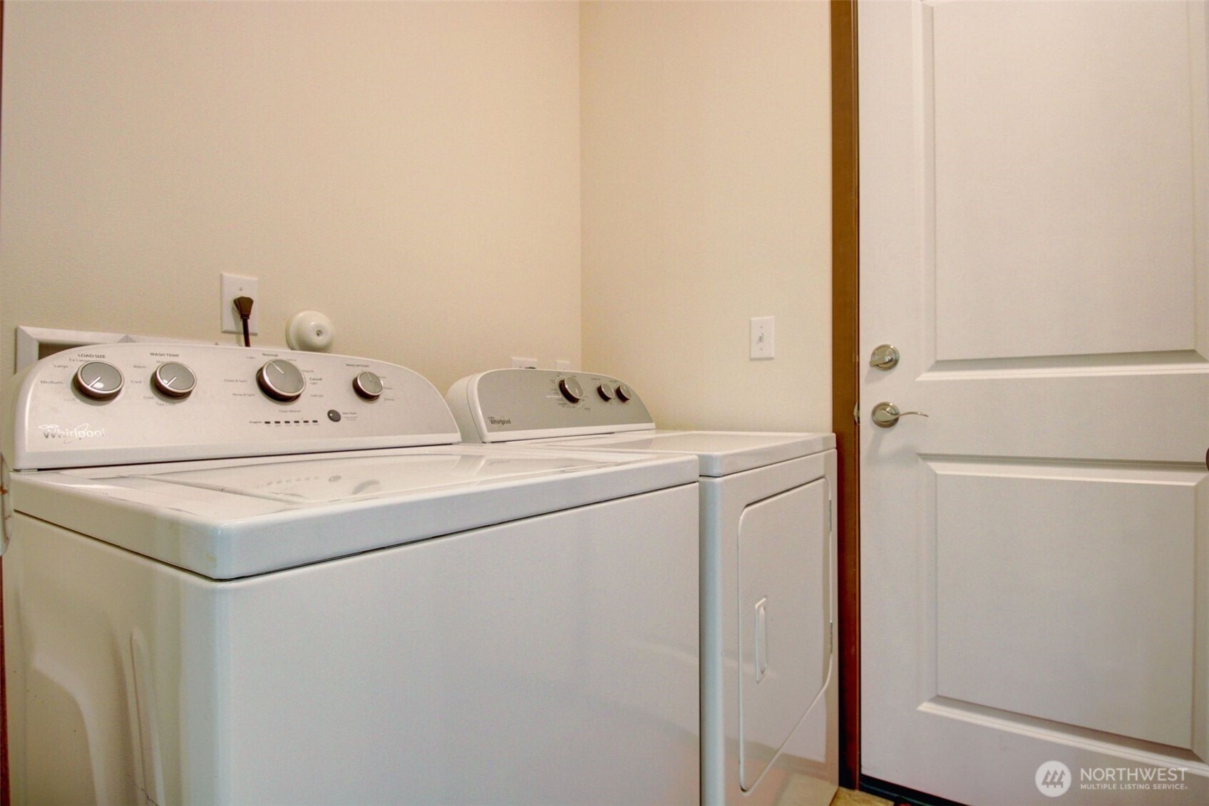 1990 Fraser Avenue , Mount Vernon, WA 98274