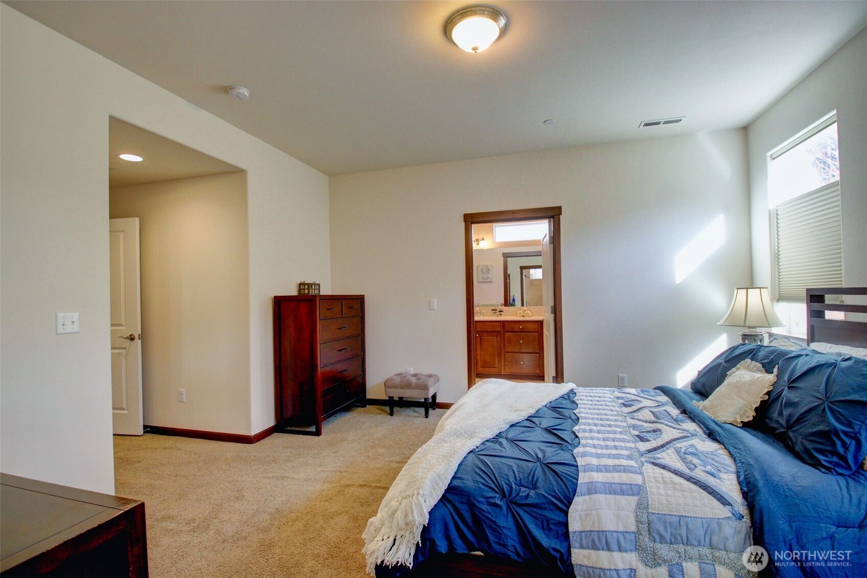 1990 Fraser Avenue , Mount Vernon, WA 98274