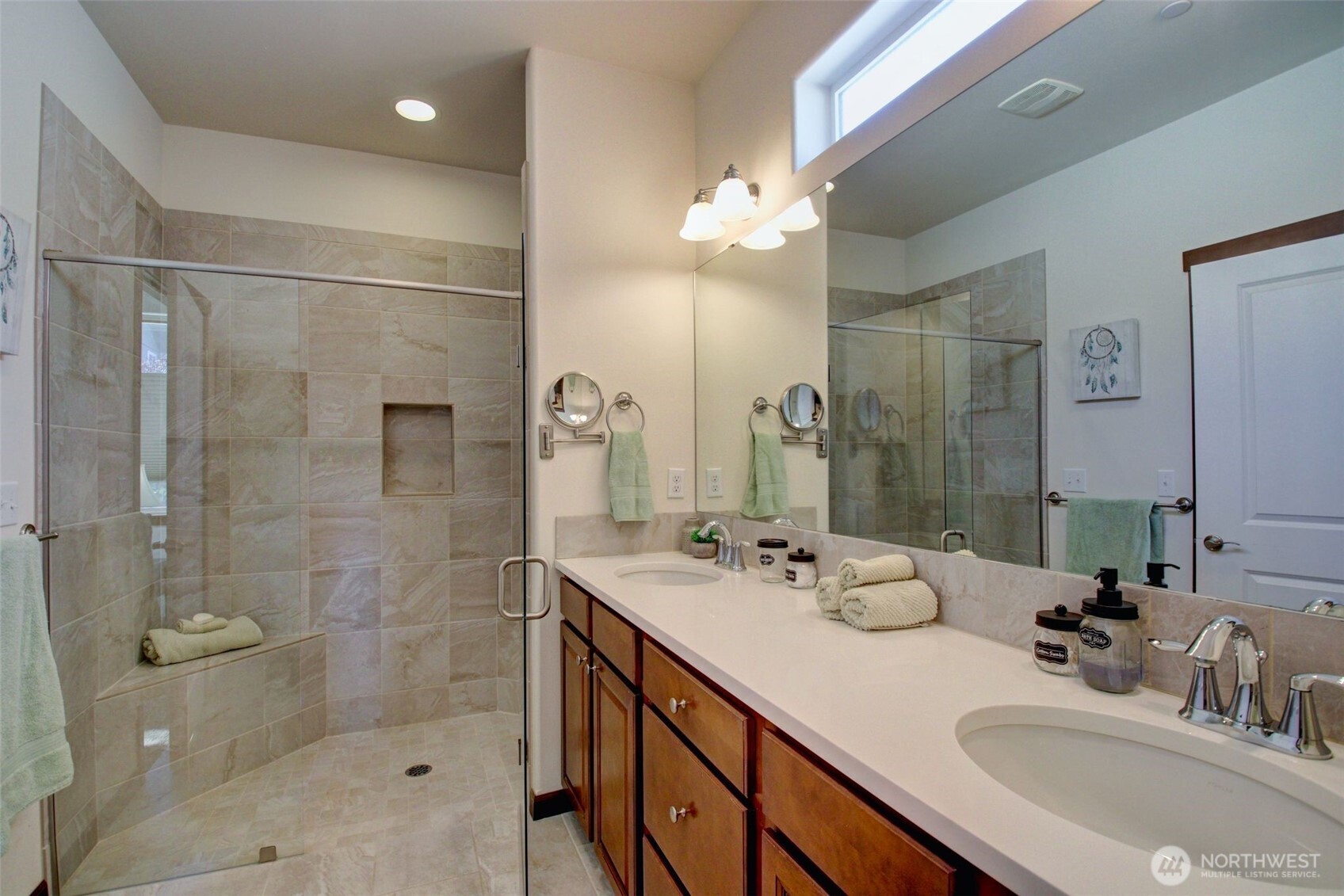 1990 Fraser Avenue , Mount Vernon, WA 98274