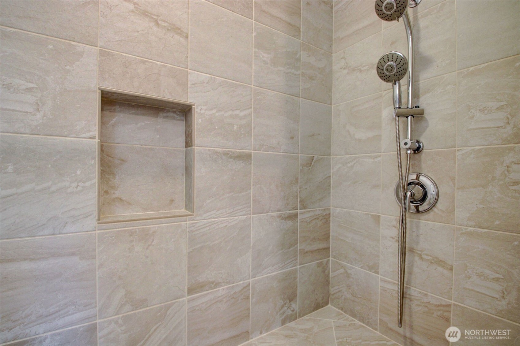 1990 Fraser Avenue , Mount Vernon, WA 98274