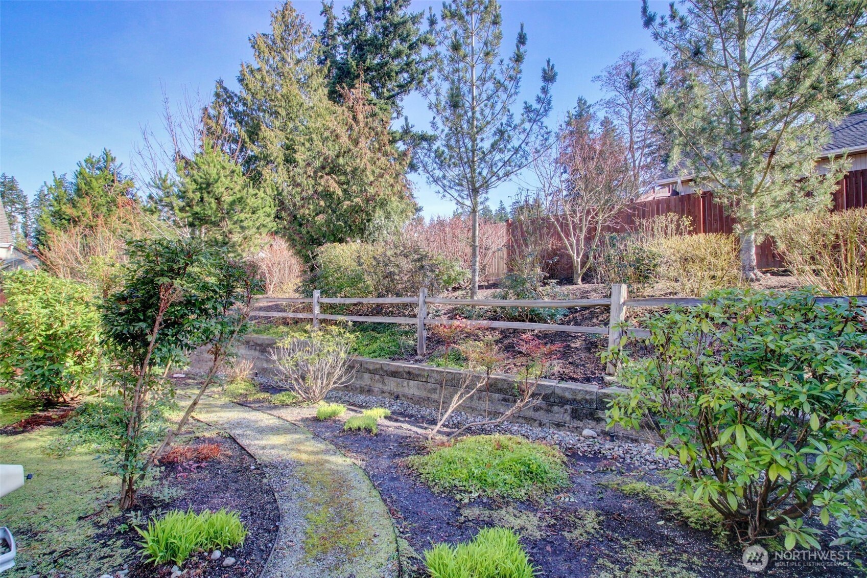 1990 Fraser Avenue , Mount Vernon, WA 98274