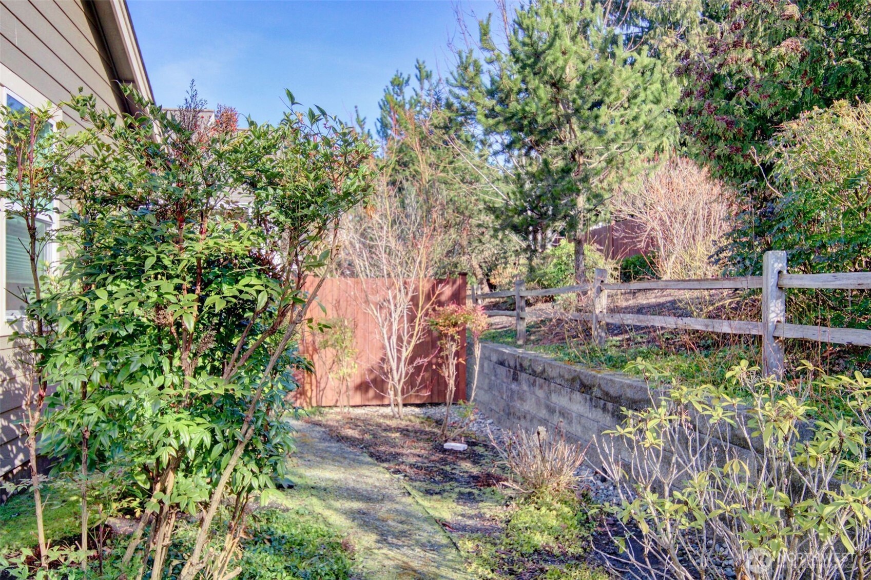 1990 Fraser Avenue , Mount Vernon, WA 98274