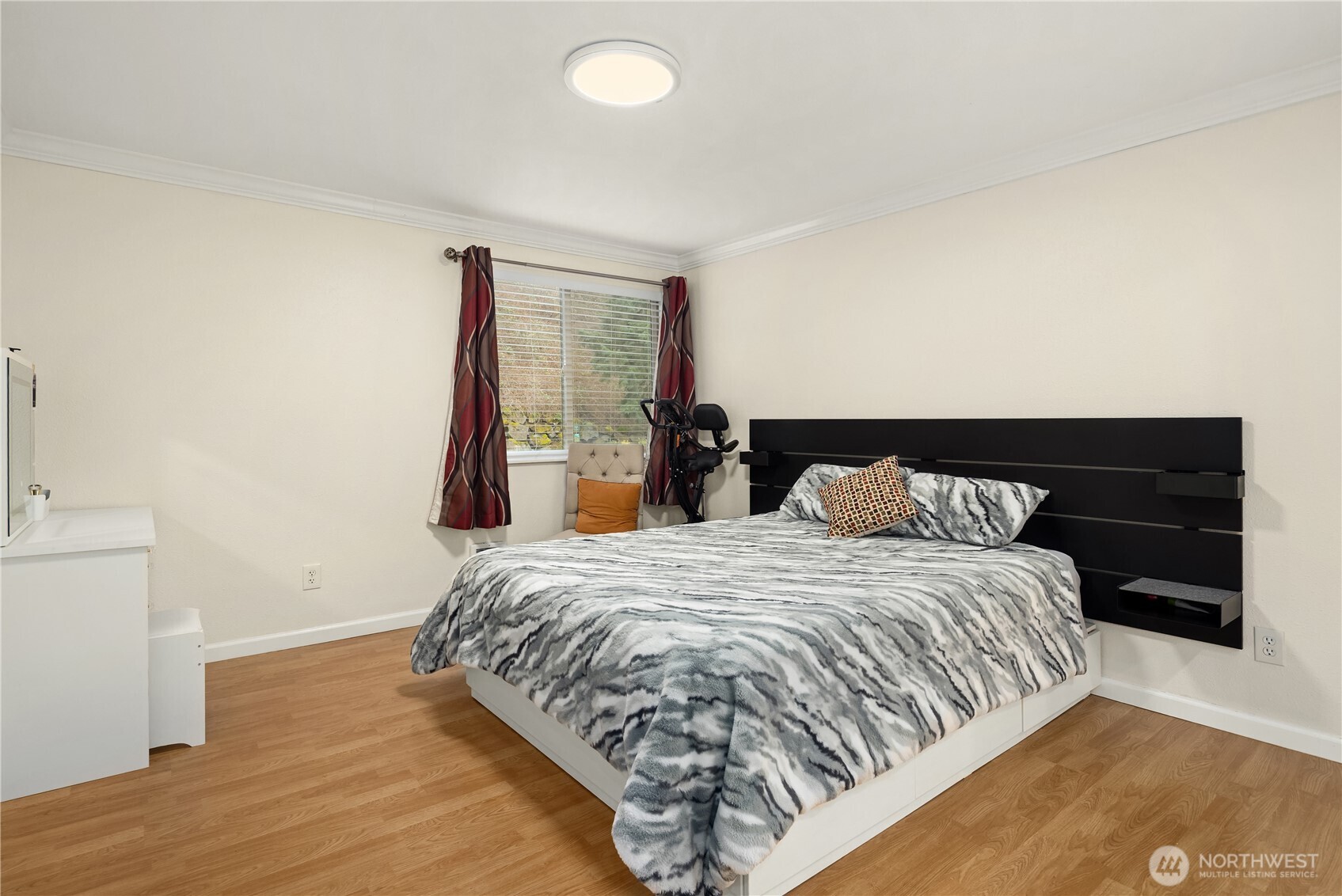 4727 W Lake Sammamish Parkway SE #B201, Issaquah, WA 98027