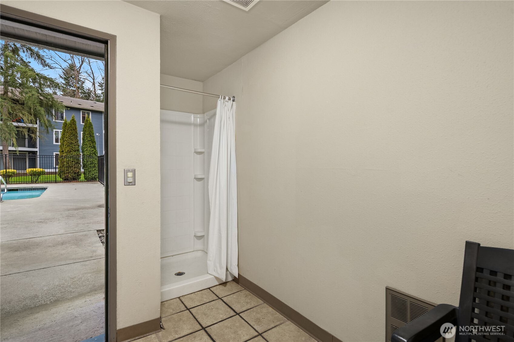 4727 W Lake Sammamish Parkway SE #B201, Issaquah, WA 98027