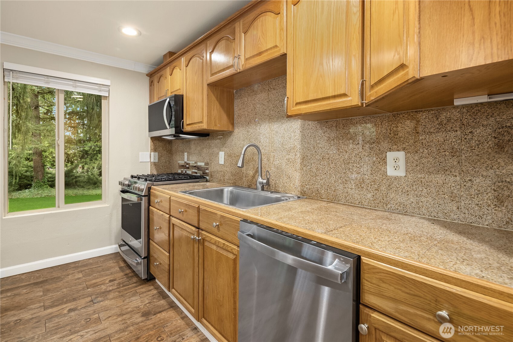 4727 W Lake Sammamish Parkway SE #B201, Issaquah, WA 98027