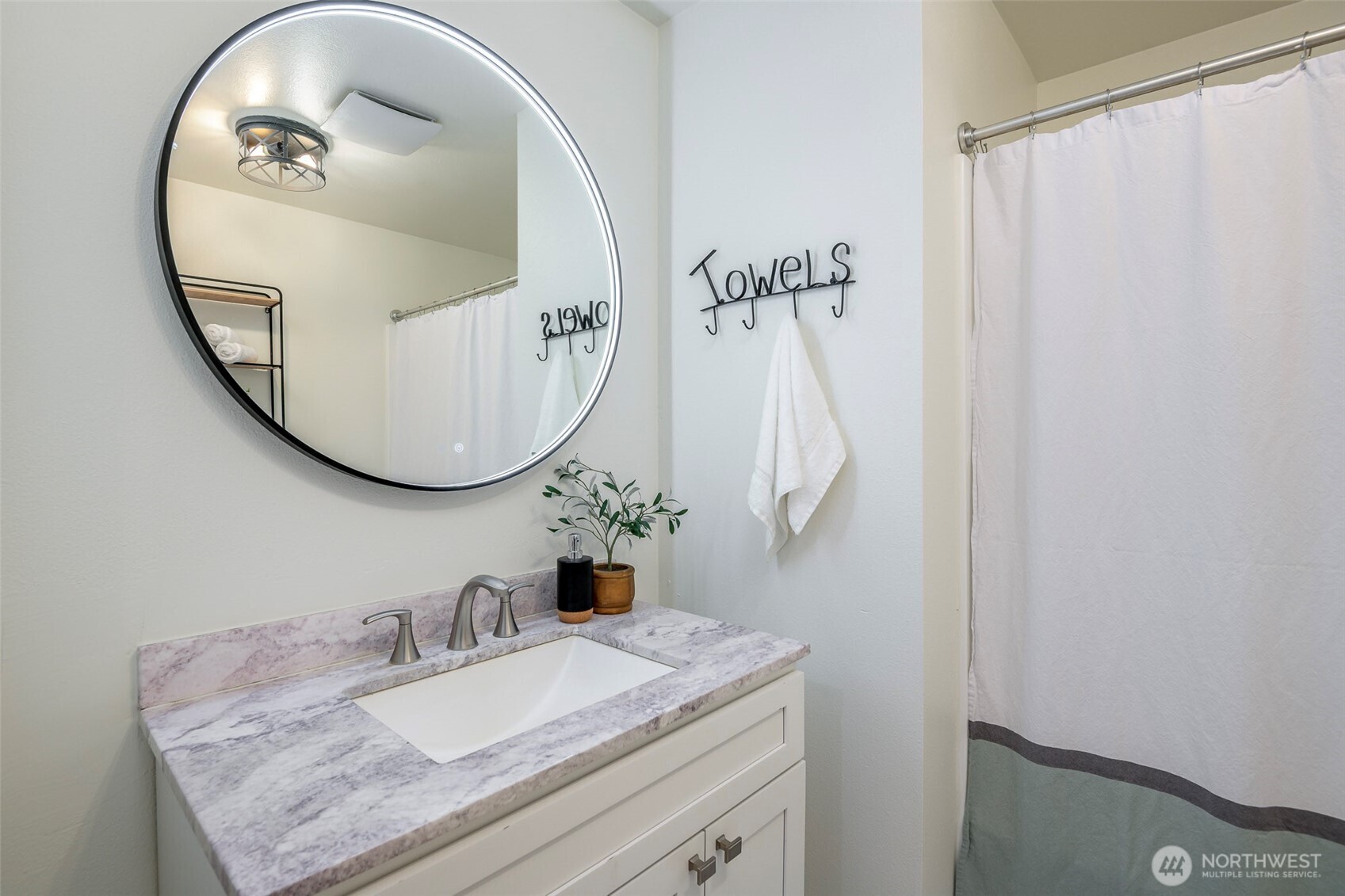 3210 S Bay Road NE, Olympia, WA 98506