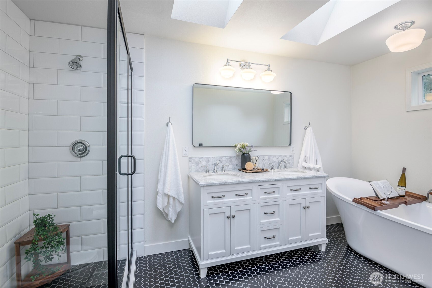 3210 S Bay Road NE, Olympia, WA 98506