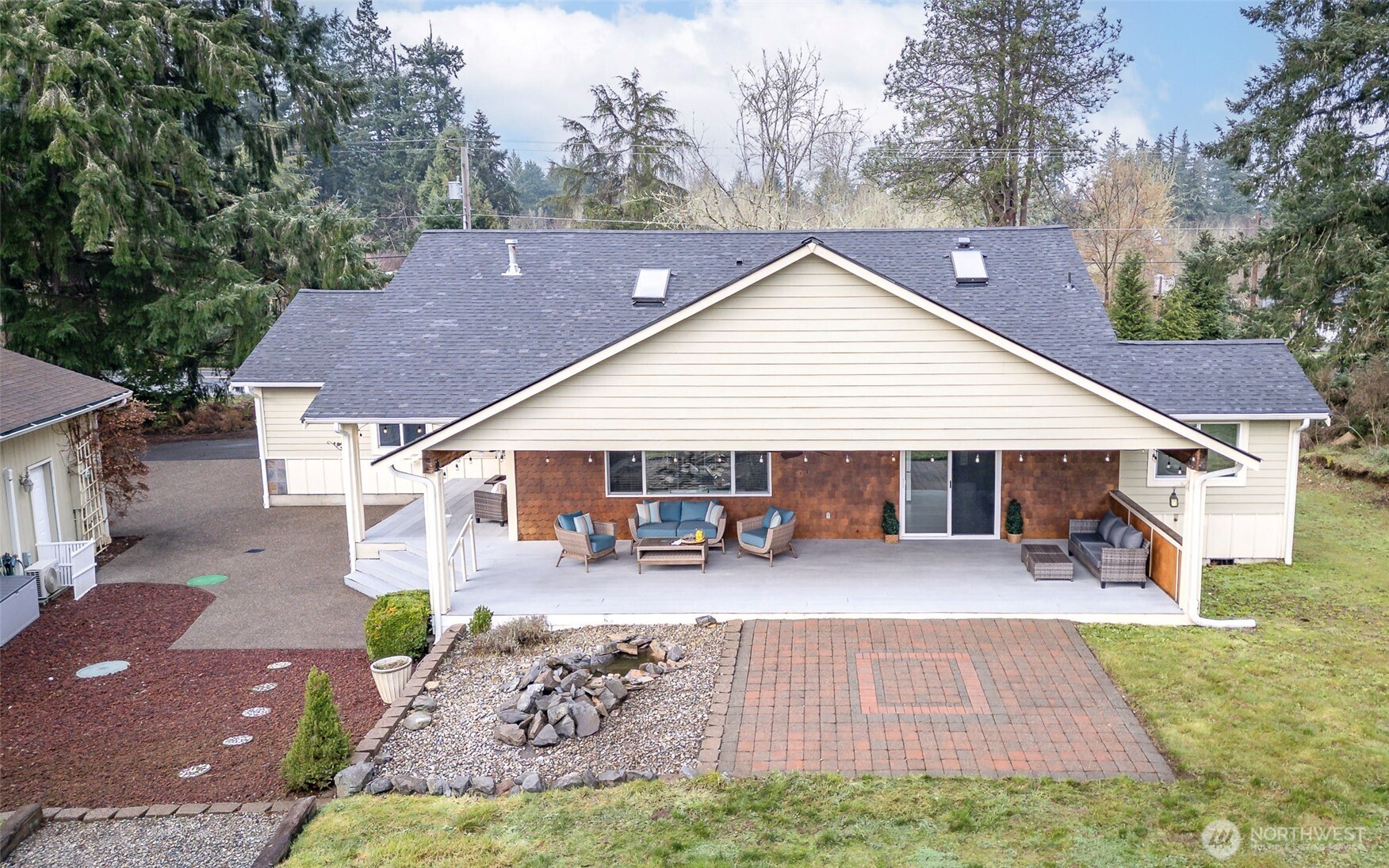 3210 S Bay Road NE, Olympia, WA 98506