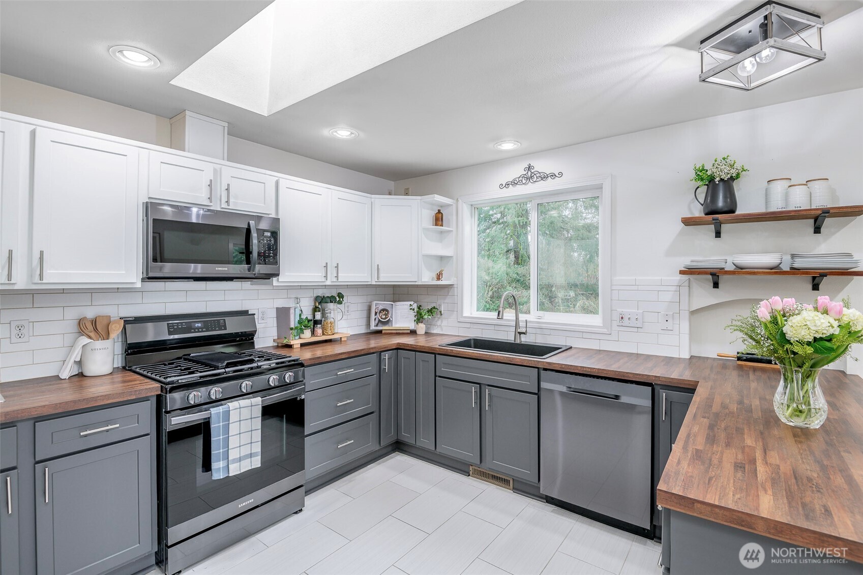 3210 S Bay Road NE, Olympia, WA 98506