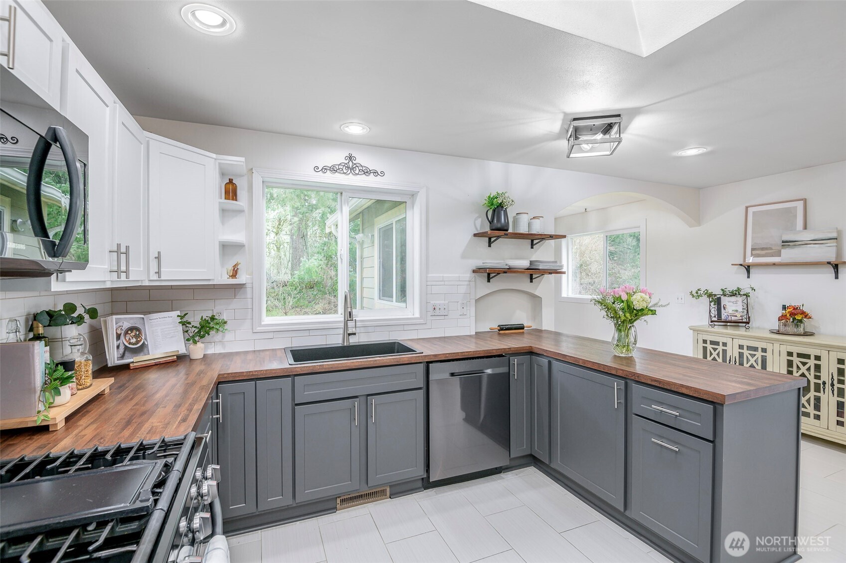 3210 S Bay Road NE, Olympia, WA 98506