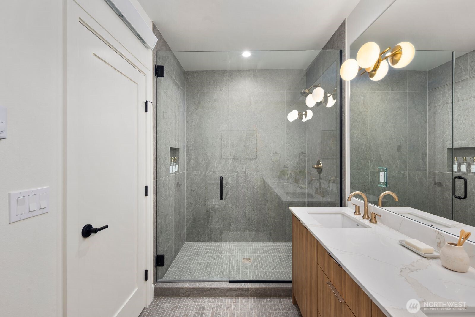 614 5th Avenue S #C107, Edmonds, WA 98020