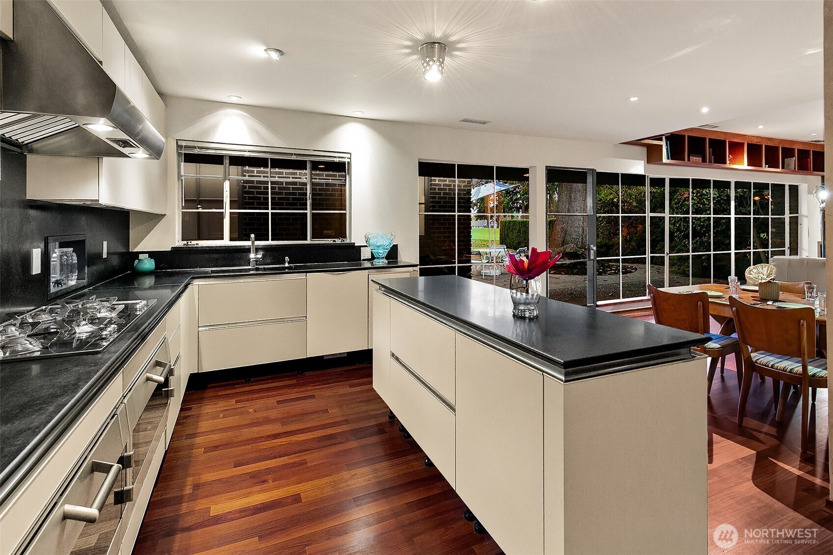 7503 Fairway Drive NE, Seattle, WA 98115