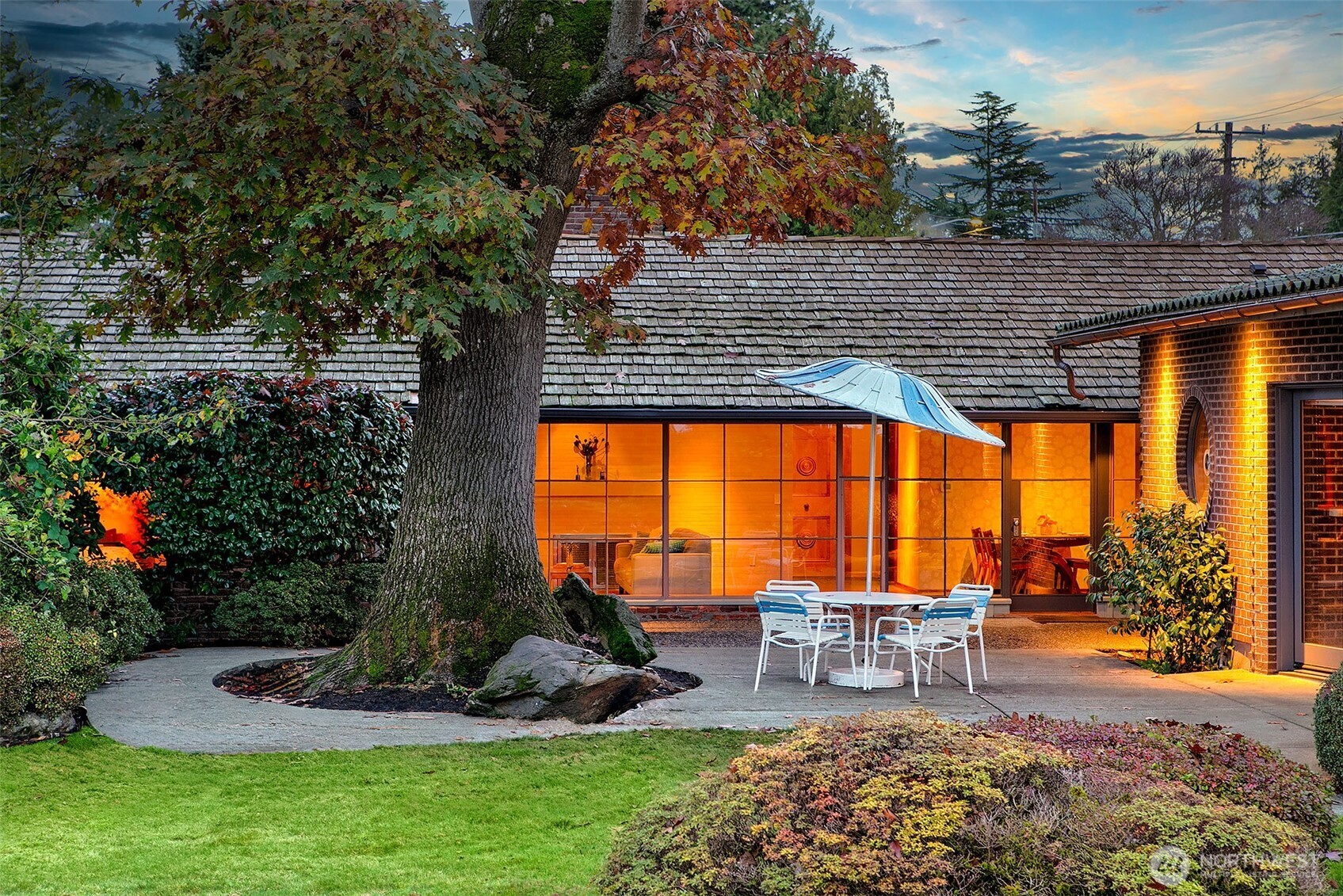 7503 Fairway Drive NE, Seattle, WA 98115