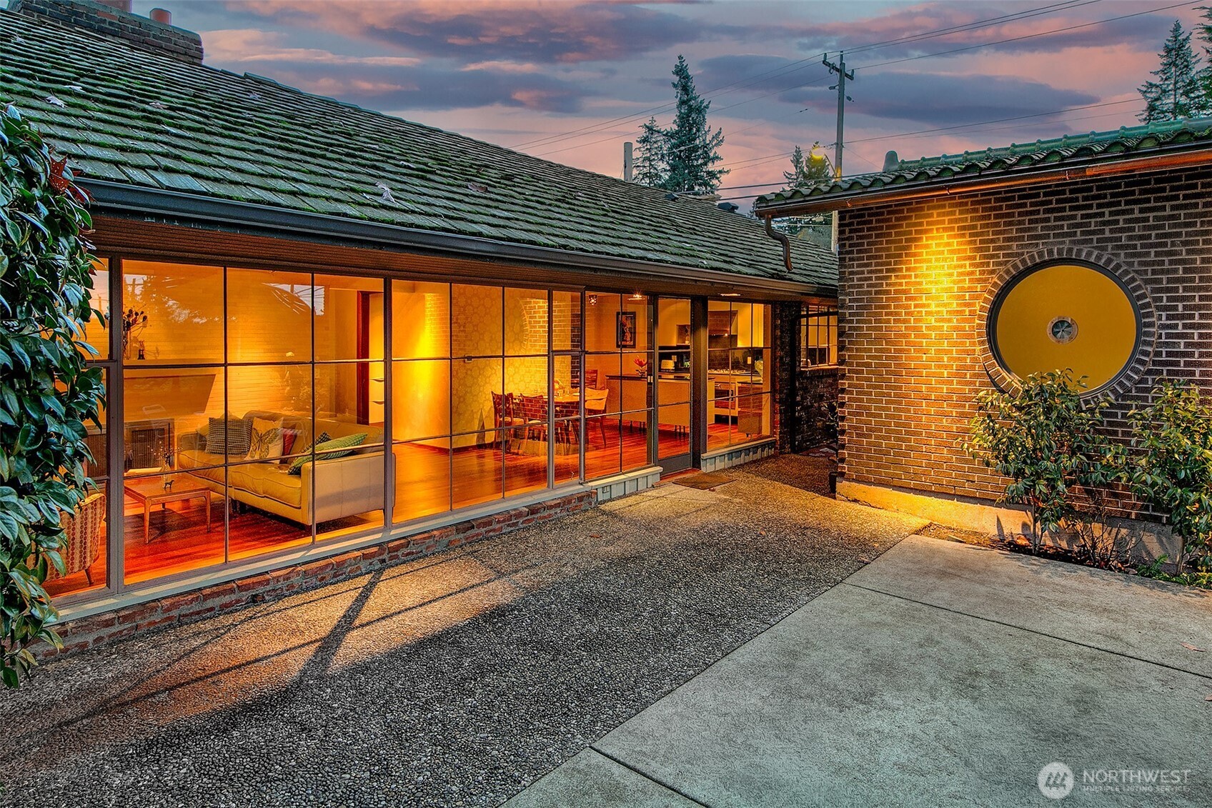 7503 Fairway Drive NE, Seattle, WA 98115