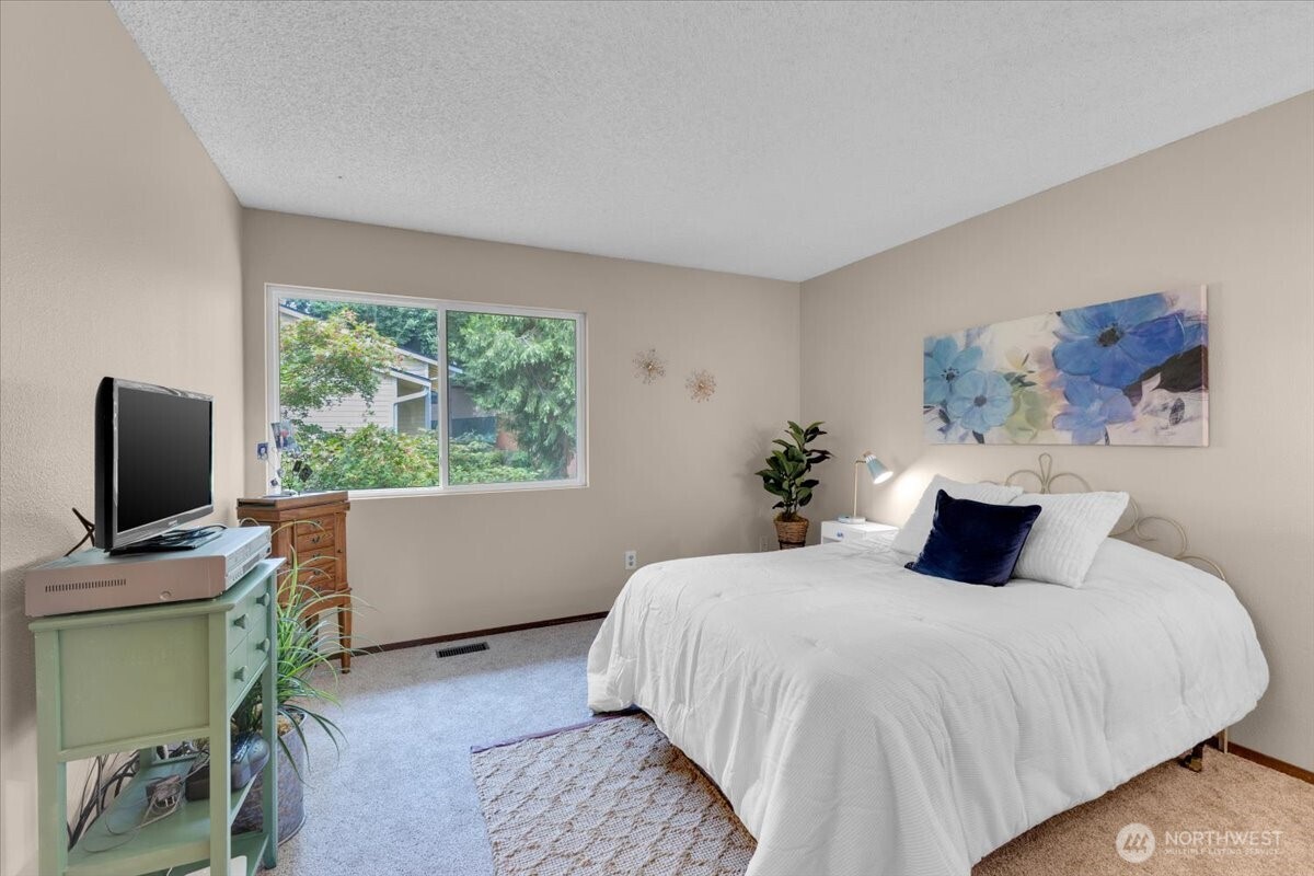 12024 101st Avenue NE #E2, Kirkland, WA 98034