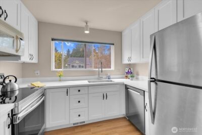 12024 101st Avenue NE #E2, Kirkland, WA 98034 - Photo 2