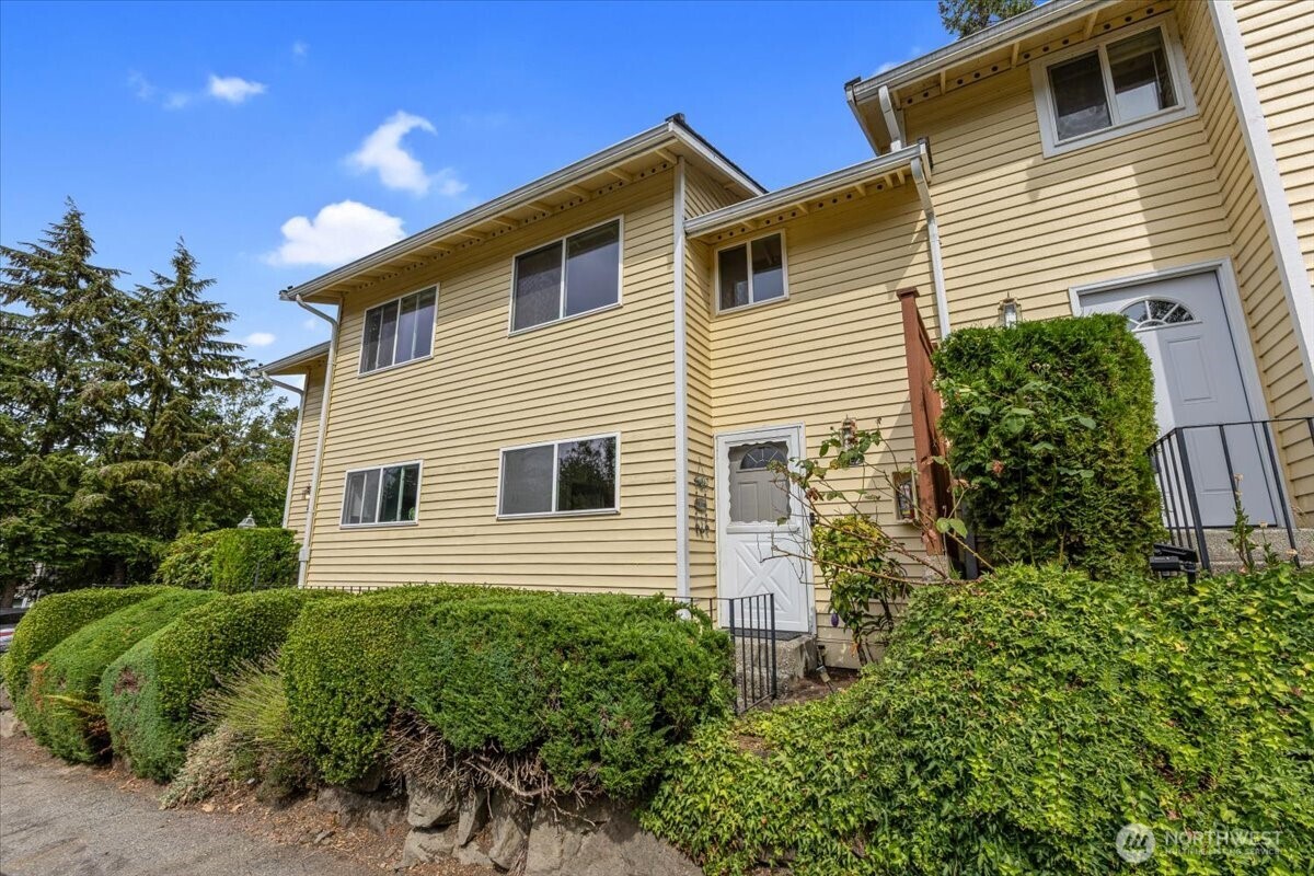 12024 101st Avenue NE #E2, Kirkland, WA 98034