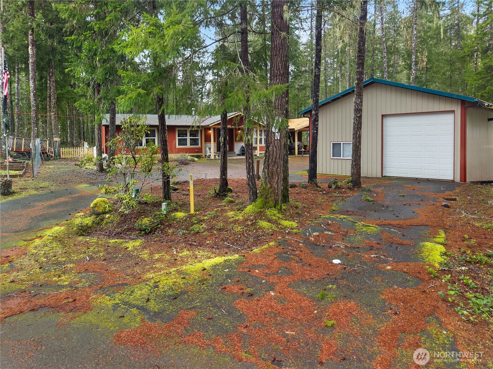 20 N Olympic Court , Hoodsport, WA 98548