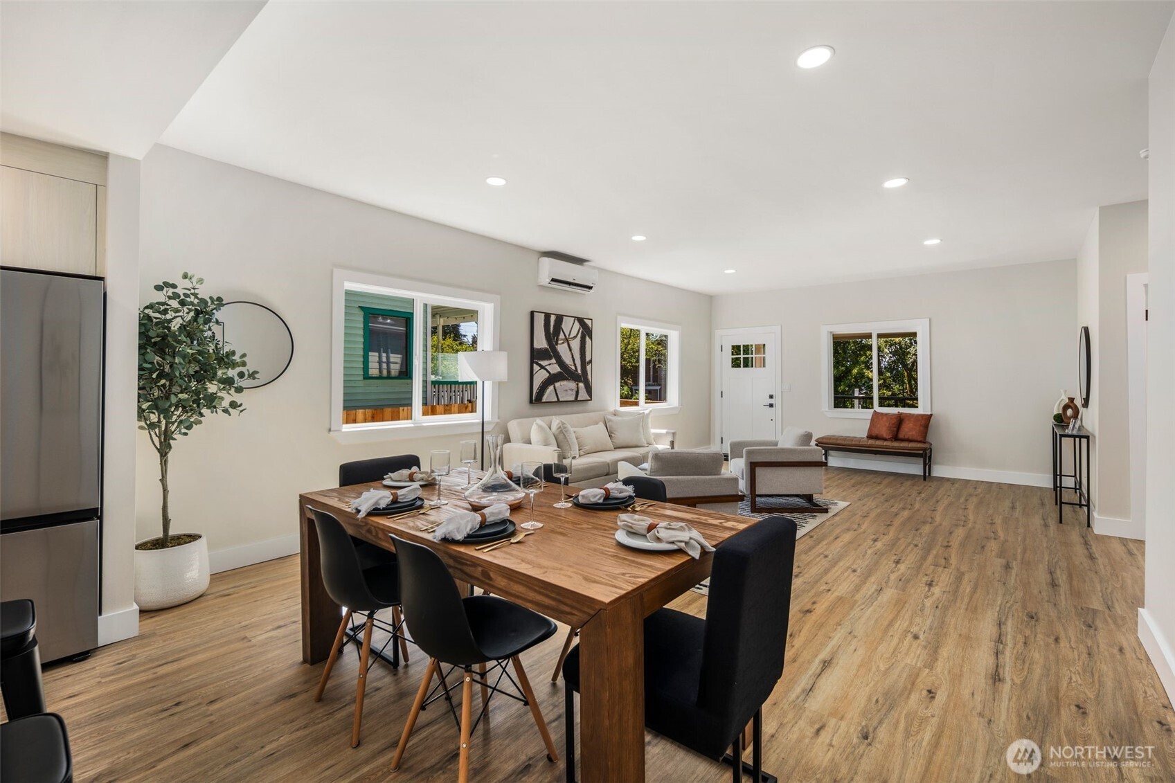 8226 Meridian Avenue N, Seattle, WA 98103