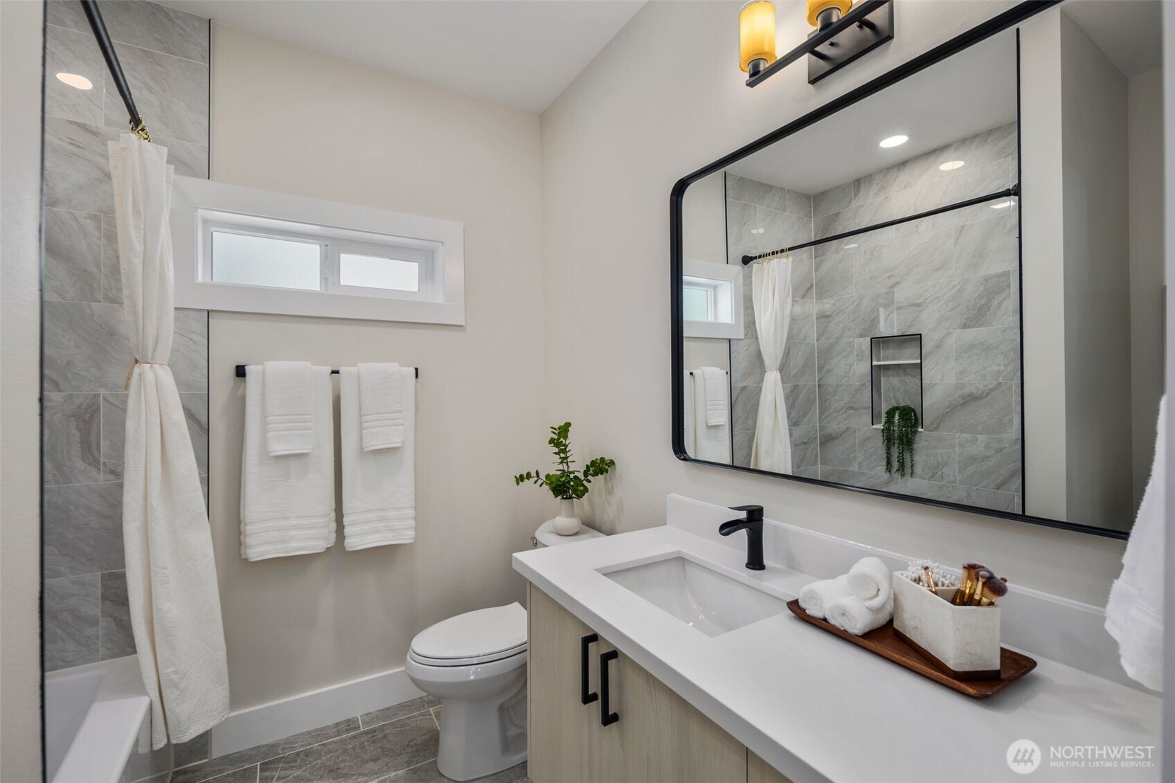 8226 Meridian Avenue N, Seattle, WA 98103