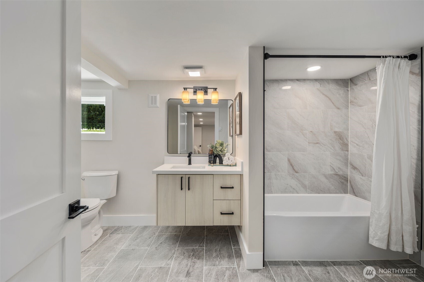 8226 Meridian Avenue N, Seattle, WA 98103