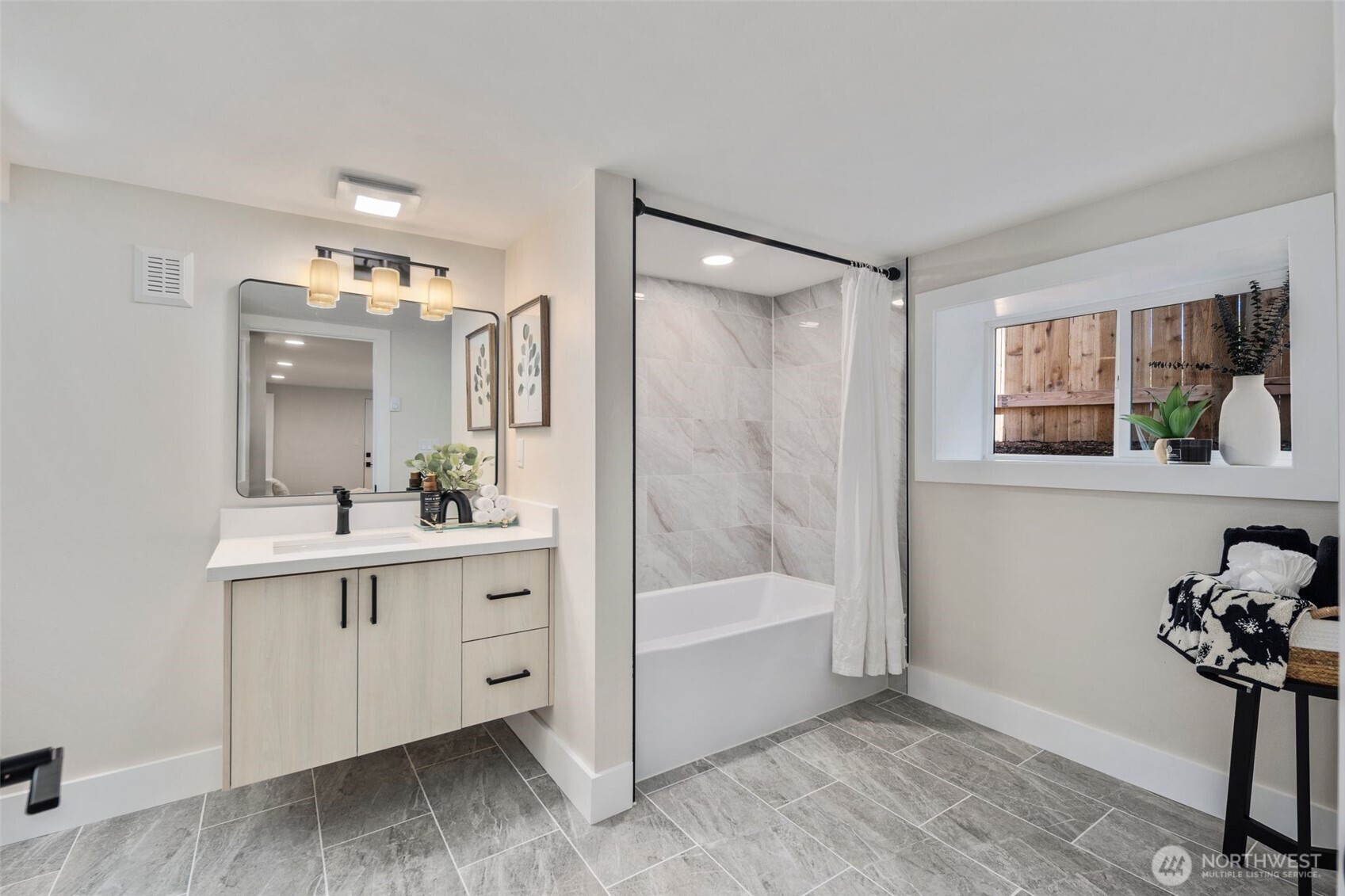 8226 Meridian Avenue N, Seattle, WA 98103