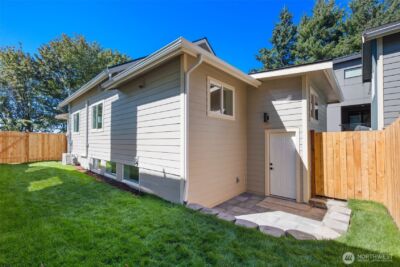 8226 Meridian Avenue N, Seattle, WA 98103 - Photo 34