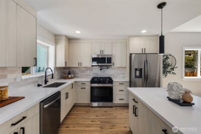 8226 Meridian Avenue N, Seattle, WA 98103 - Photo 9