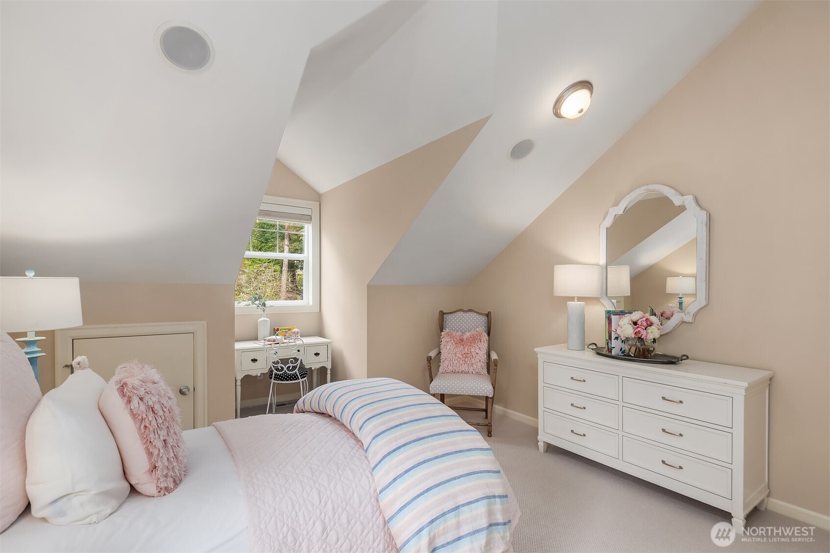 9843 NE 25th Street , Bellevue, WA 98004