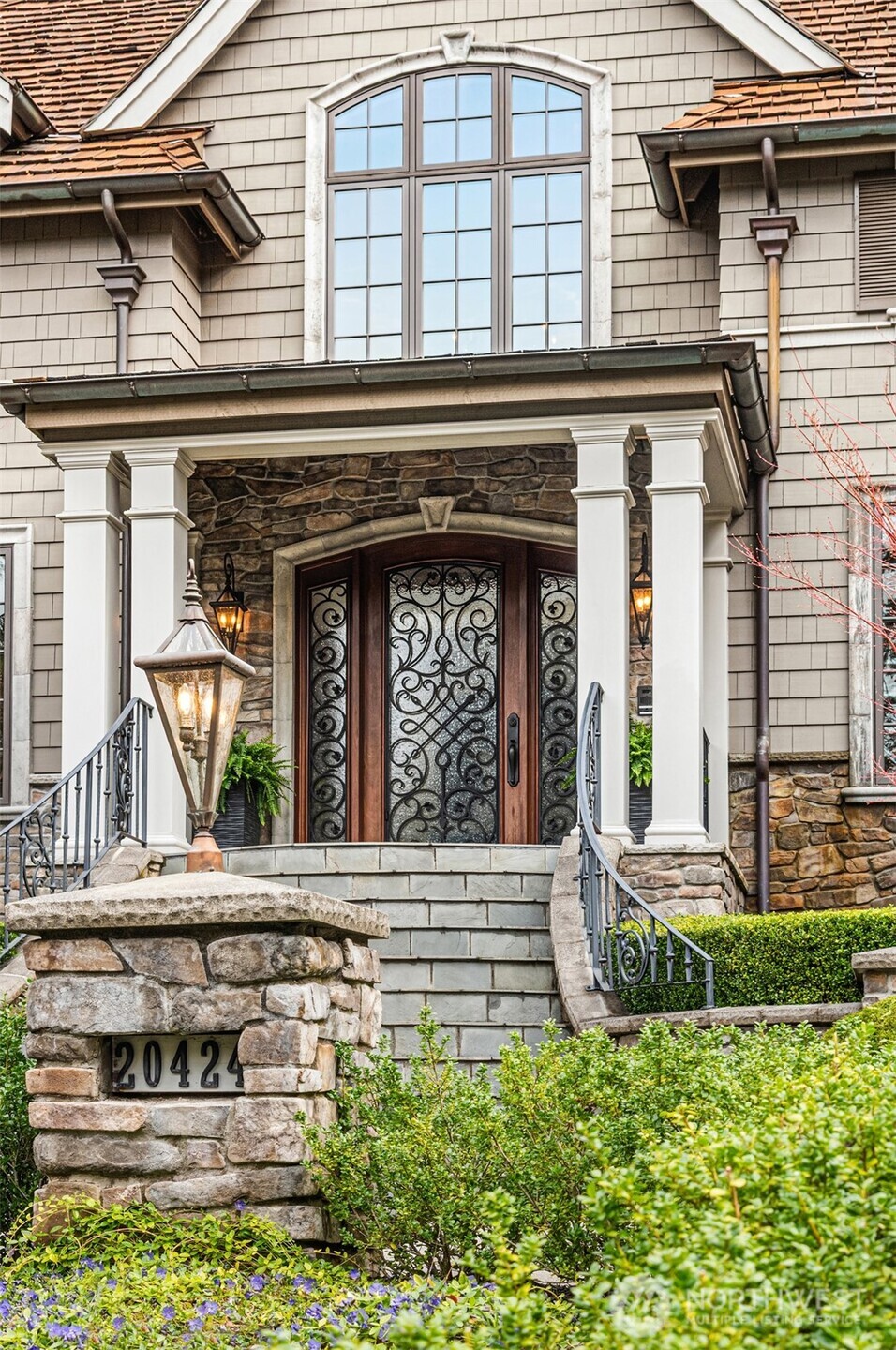 20424 NE 64th Place , Redmond, WA 98053