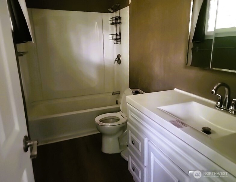 311 N Paradise Drive , Lilliwaup, WA 98555-9773