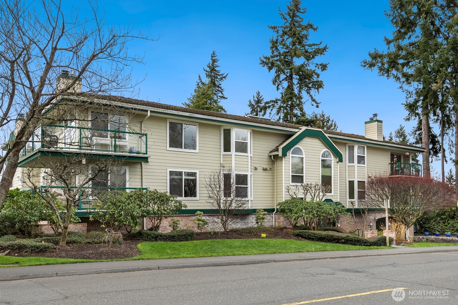 609 7th N #B304, Edmonds, WA 98020