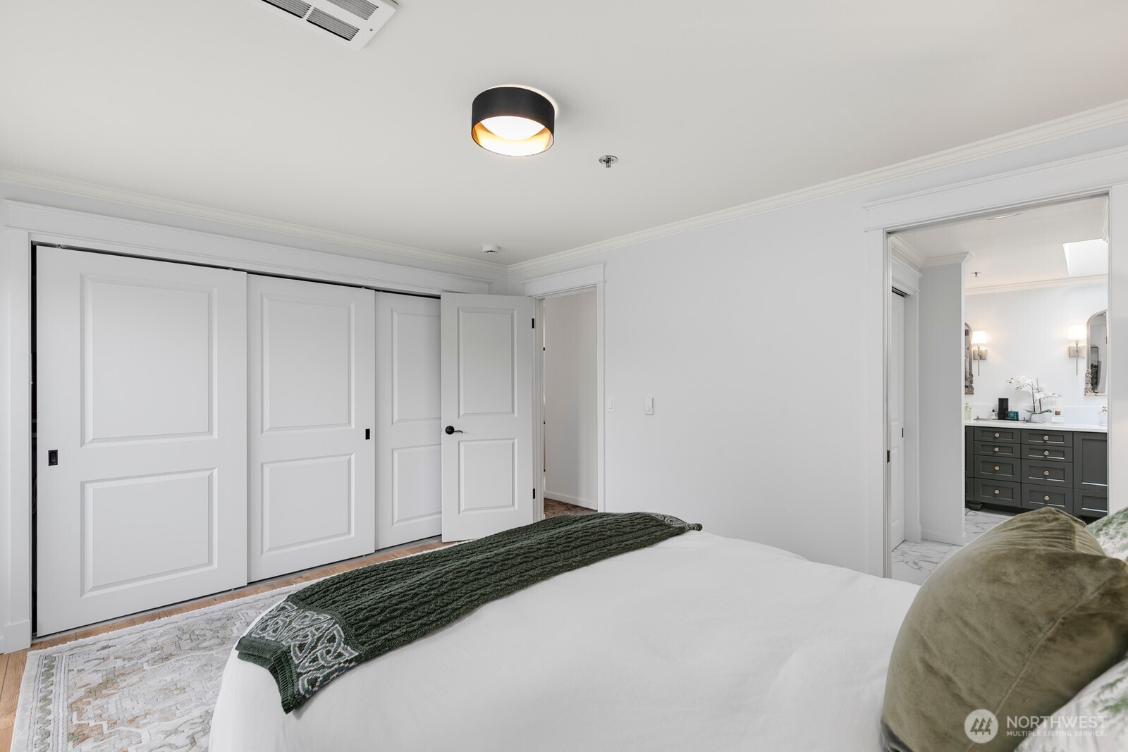 609 7th N #B304, Edmonds, WA 98020