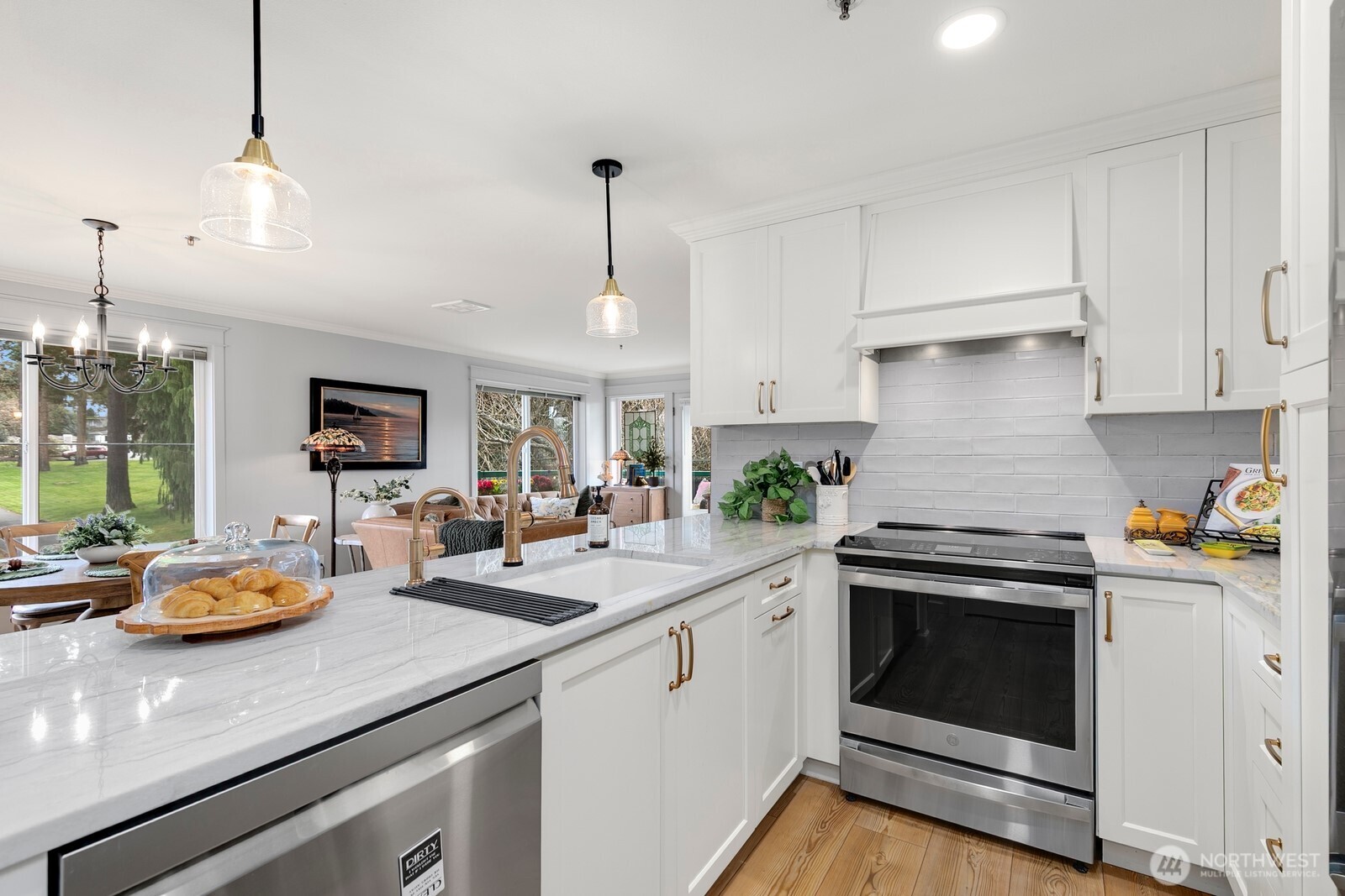 609 7th N #B304, Edmonds, WA 98020