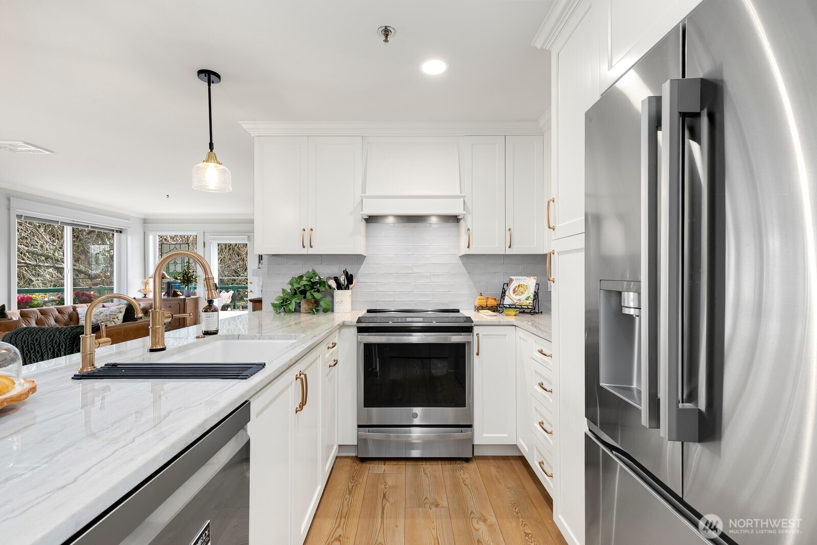 609 7th N #B304, Edmonds, WA 98020