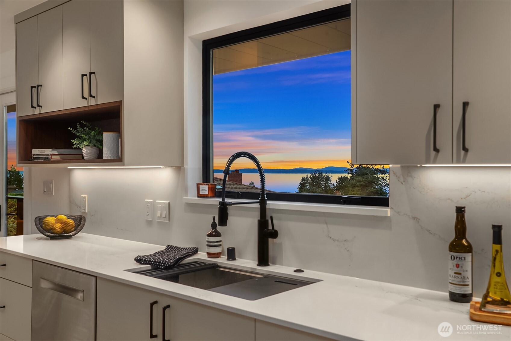 2426 NW 201st Place , Shoreline, WA 98177