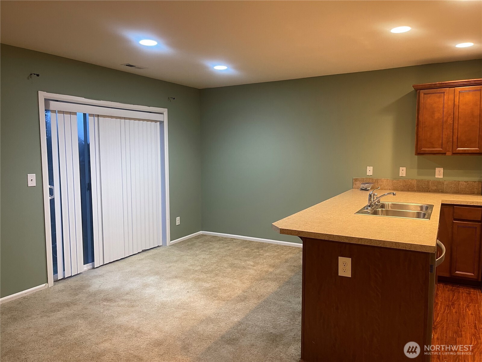 4244 E Roosevelt Avenue , Tacoma, WA 98404