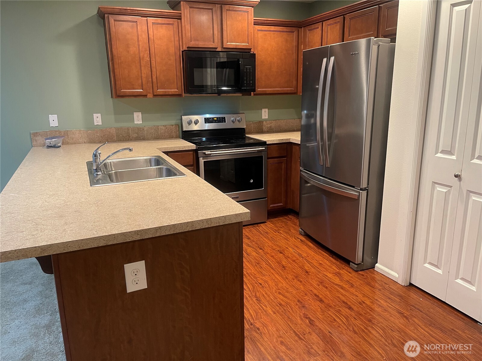 4244 E Roosevelt Avenue , Tacoma, WA 98404