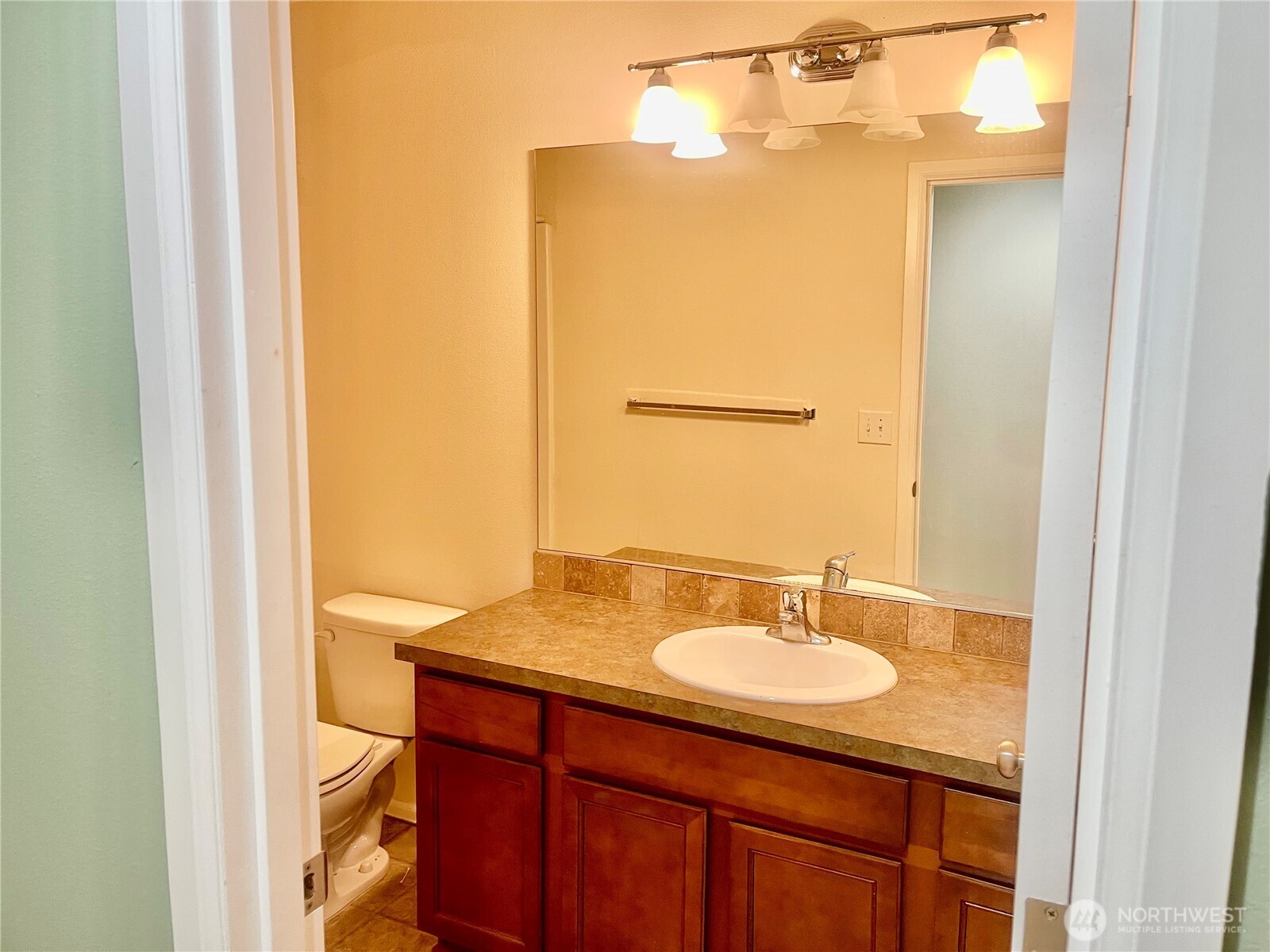 4244 E Roosevelt Avenue , Tacoma, WA 98404