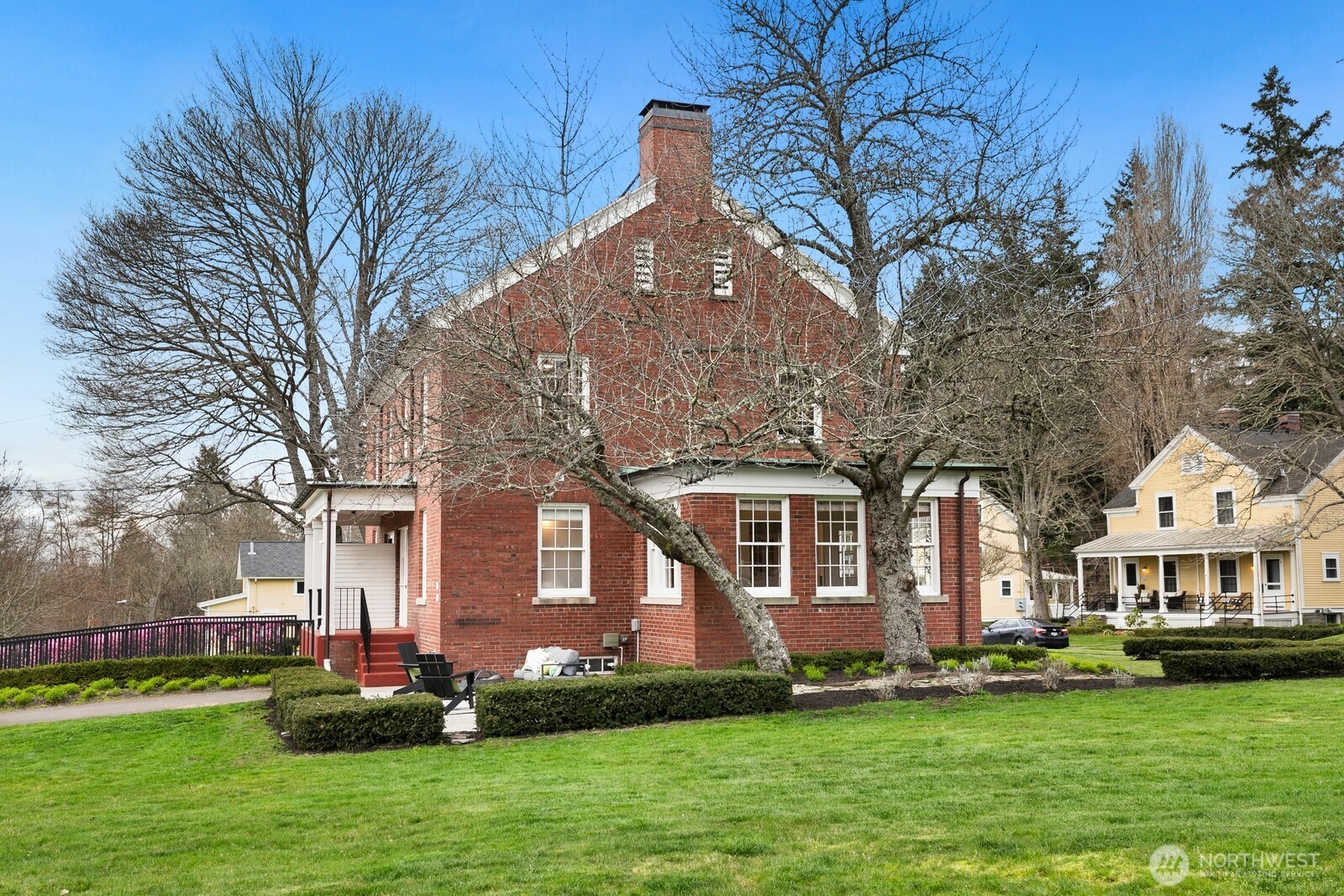 4405 Montana Circle W, Seattle, WA 98199