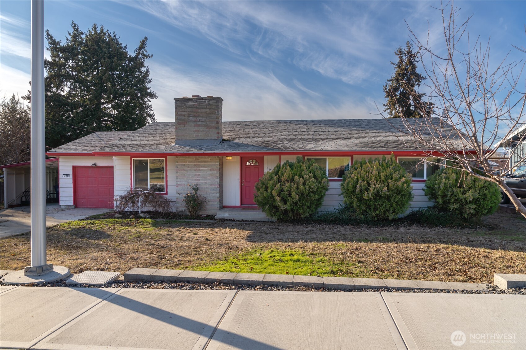 1616 N Baker Avenue , East Wenatchee, WA 98802