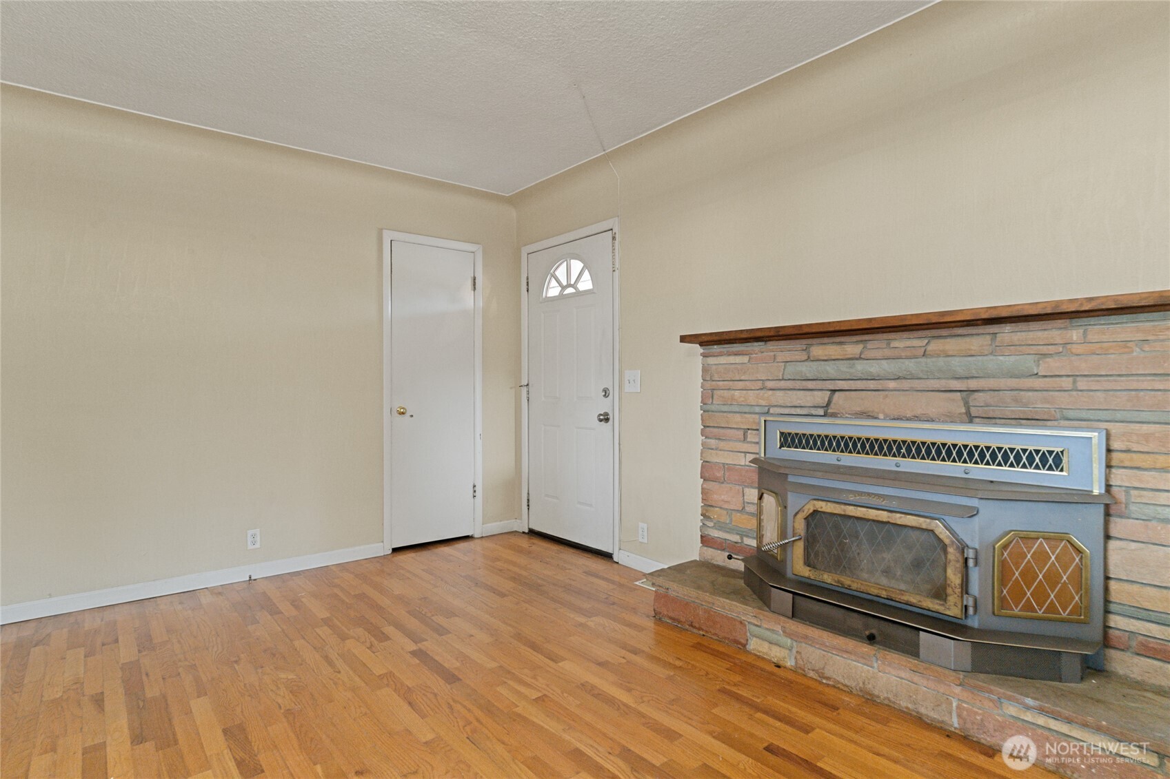 1616 N Baker Avenue , East Wenatchee, WA 98802