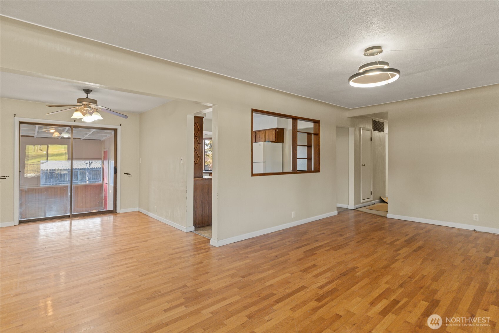 1616 N Baker Avenue , East Wenatchee, WA 98802