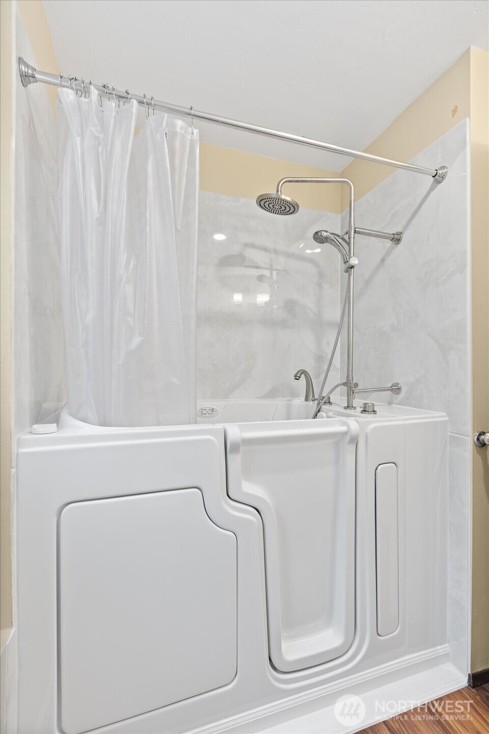 361 Grandview Avenue , Camano Island, WA 98282