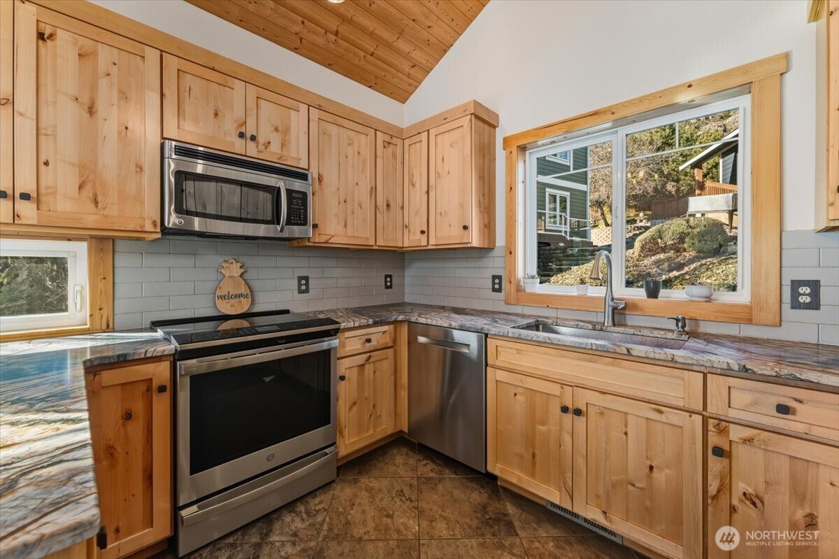 101 Driftwood Lane , Chelan, WA 98816