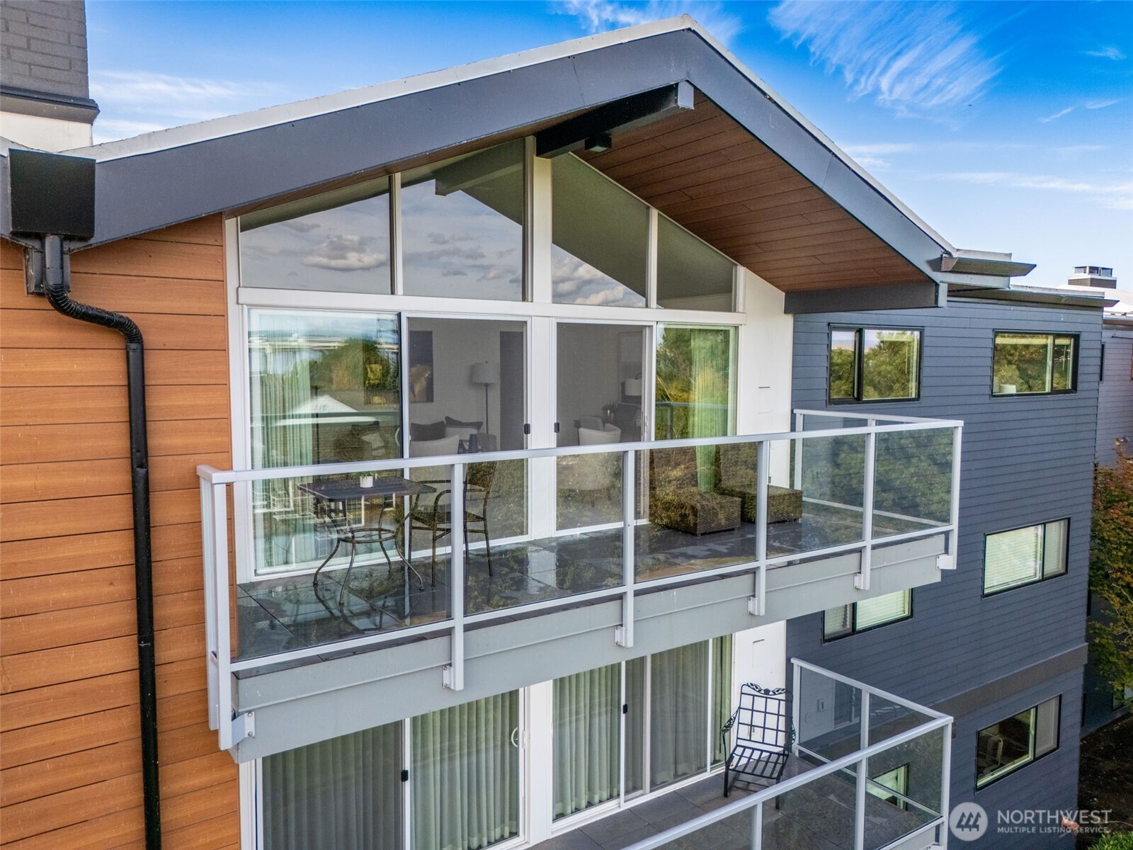 2502 Canterbury Lane E #406, Seattle, WA 98112