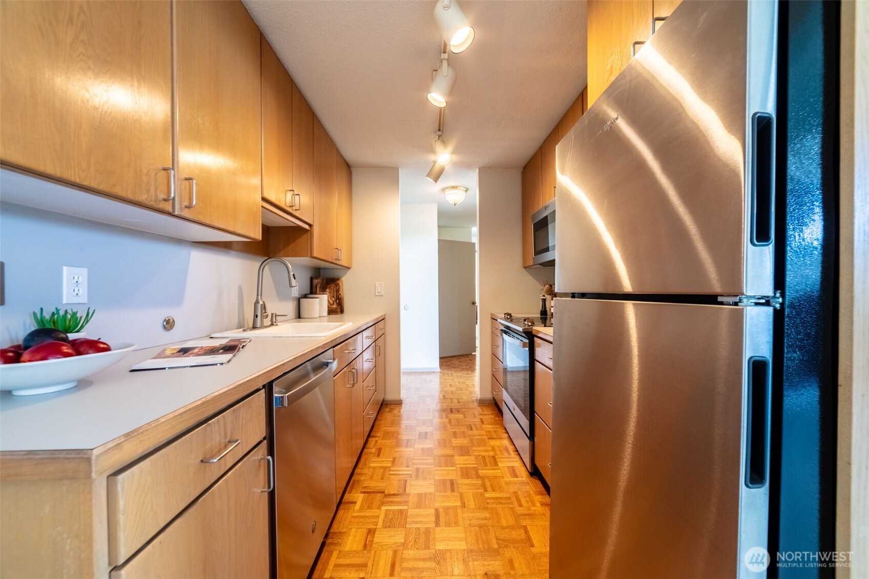 2502 Canterbury Lane E #406, Seattle, WA 98112