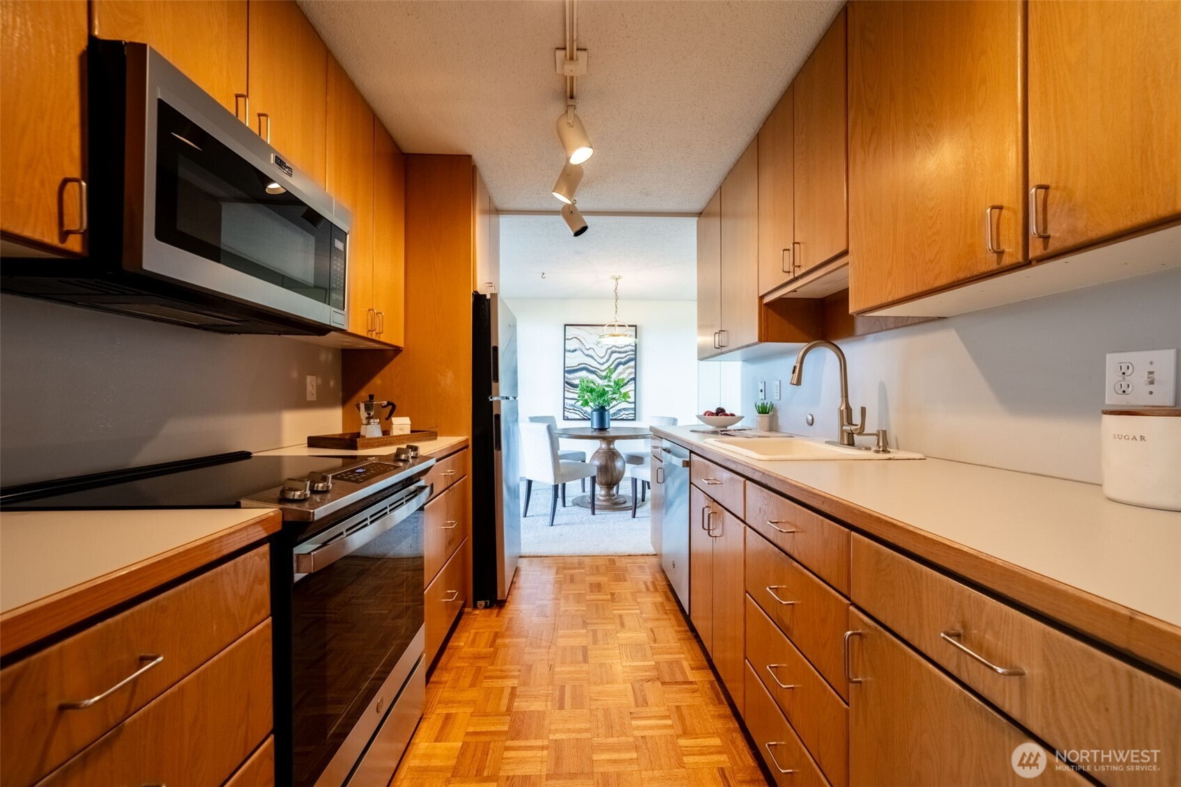 2502 Canterbury Lane E #406, Seattle, WA 98112